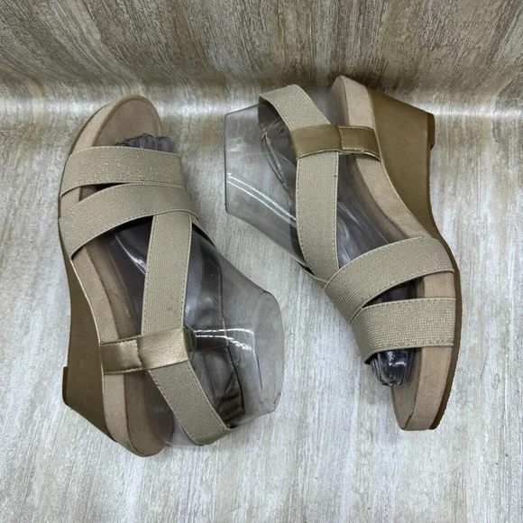 Aerosoles Light Rail 7.5 M Beige Gold Stretch‎ Band Straps Wedge Sandals - Picture 6 of 10